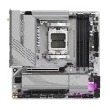 Gigabajt | B650M ELITARNY LÓD AX | Rodzina procesorów AMD | Gniazdo procesora AM5 | Pamięć DDR5 | Obsługiwane interfejsy dysków twardych SATA, M.2 | Liczba złączy SATA 4 - 1925252