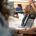 POLY Telefon IP Edge E300 z obsługą funkcji PoE - 2256143