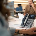 POLY Telefon IP Edge E320 z obsługą funkcji PoE - 2361205