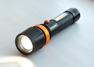 TIROSS latarka ładowalna CREE LED T6 XML 10W