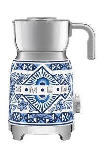Spieniacz do mleka Smeg MFF01DGBEU Dolce & Gabbana Blu Mediterraneo