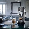 Ekspres ciśnieniowy DeLonghi Dedica Style EC 685.BK (1350W; kolor czarny) (WYPRZEDAŻ) - 2780678
