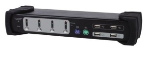 Wyposaż się w 4-portowy monitor Combo - przełącznik KVM/Audio/USB - PS/2, USB - 4 x KVM/Audio - 1 użytkownik lokalny - komputer stacjonarny