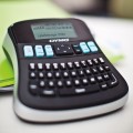 Drukarka etykiet LABELMANAGER 210D QWERTZ w etui - 2898374