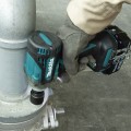 Klucz udarowy akumulatorowy Makita SPUGINIS VERŻTAKLIS 18V 1/2 "330Nm 2x5.0Ah lagaminas MAKPAC DTW301RTJ - 2913907