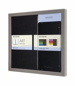 MOLESKINE Zestaw szkicownik z 12 kredkami akwarelowymi z drewna cedrowego, umożliwiają tworzenie prac techniką suchą, jak i mokrą.