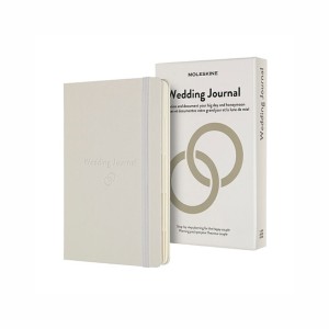 Moleskine dziennik Wedding z serii Passion Journal pomaga uporządkować i uwiecznić najważniejsze chwile związane z przygotowaniami do ślubu, 400 stron.