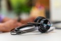 Zestaw słuchawkowy POLY Voyager Focus 2 USB-C-C z przejściówką USB-C/A i podst. ładującą - 2877237