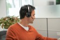 Zestaw słuchawkowy POLY Voyager Focus 2 USB-C-C z przejściówką USB-C/A i podst. ładującą - 2202500