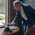 Słuchawki Voyager Free 60+ UC, USB-C, etui z ekranem dotykowym - 2832443