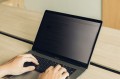 Moshi Umbra - Folia ochronna na ekran MacBook Pro 15" (2018/2017/2016) z filtrem prywatyzującym (czarna ramka) - 1083031