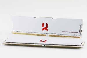 Pamięć DDR4 GOODRAM IRDM PRO Crimson White 32GB (2x16GB) 3600MHz CL18 1,35V Black